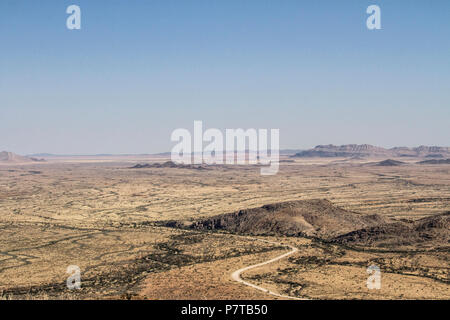 Blick von der Spreetshoogte Pass, in der Namib Naukluft Wüste. Landschaft Namibias. Stockfoto
