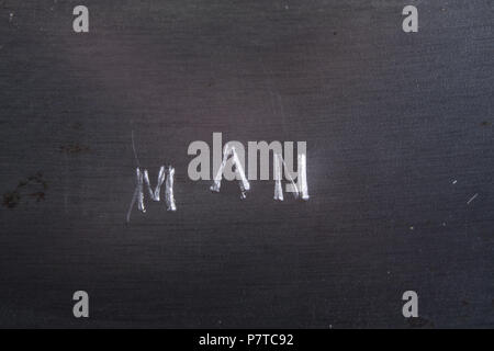 Geprägte mensch Inschrift aus Metall. Die Inschrift auf Metallplatten. Platz - der Schlosserei. Stockfoto