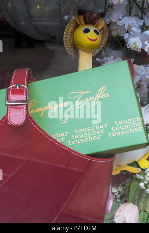 Teuscher Chocolatier Store Fenster Anzeige, Rockefeller Center, NYC Stockfoto