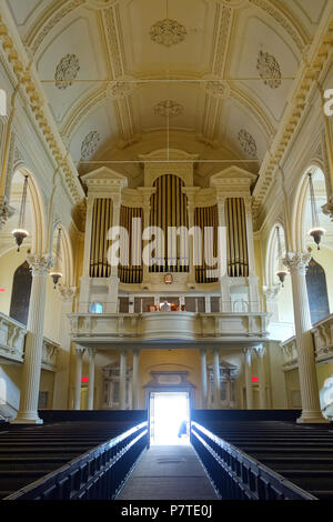 Englisch: Innenansicht des Arlington Street Kirche, 351-355 Boylston Street, Boston, Massachusetts, USA. Vom 8. Juli 2017, 13:48:15 204 Innenraum - Arlington Street Kirche - Boston, Massachusetts - DSC 06992 Stockfoto