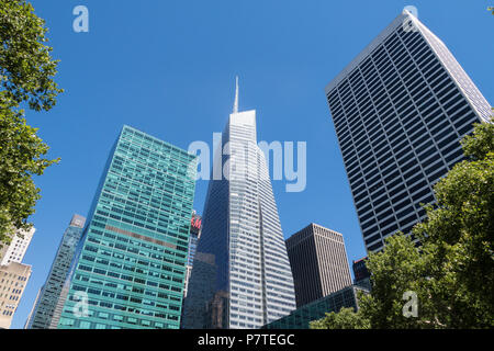 Wolkenkratzer um Bryant Park, Midtown Manhattan, New York City, USA Stockfoto