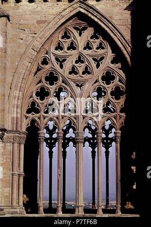 Las MEJORES DE UN ARCO OJIVAL CON CRESTERIA DEL CLAUSTRO DE LA CATEDRAL VIEJA DE MALLORCA - SIGLO XIV - GOTICO KATALANISCH. Autor: CASCALLS JAUME/SOLIVELLA GUILLERMO. Lage: CATEDRAL VIEJA, SPANIEN. Stockfoto