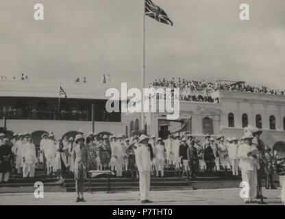 Englisch: Foto in Aden im Januar 1939 während der Zeremonien in der Feier des hundertjährigen der britischen Herrschaft in Aden. Auf der rechten Seite, der Gouverneur, Sir Bernard Reilly, liest eine Proklamation. 22 Mai 2014, 14:35:45 13 Aden Centennial 1939 Stockfoto