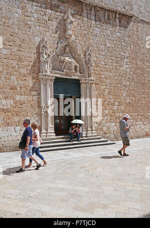 Eingang des Franziskanerklosters, die Altstadt von Dubrovnik, Kroatien Stockfoto