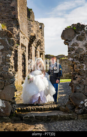 Großbritannien, Nordirland, Co Antrim, Dunluce Castle, Hochzeit paar Stockfoto