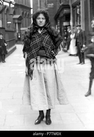 33 Barbara Ayrton-Gould gekleidet, wie Grace Darling, die Förderung der Frauen, Mai 1909 (7/8) Stockfoto