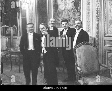 Englisch: von links nach rechts: Paul Reynaud, Aristide Briand ('ah Le voila: Le roi des indiscretes!'), Champetier de Ribes, Edouard Herriot, Léon Bérard. 1931 55 Briand 1931 Stockfoto
