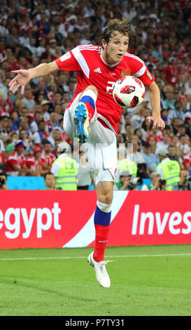 Sochi, Russland. 07 Juli, 2018. Wm-Viertelfinale zwischen Russland und Kroatien am Fisht Stadion. Russlands Mario Fernandes. Credit: Christian Charisius/dpa/Alamy leben Nachrichten Stockfoto