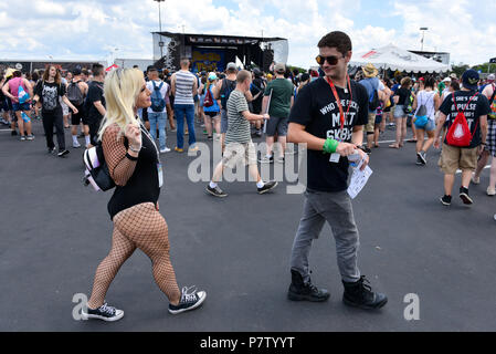 San Antonio, USA. 7. Juli 2018. Cody Huber dreht mit Jenna Bennett während der Vans Warped Tour Juni 7, 2018 in San Antonio, Texas. Credit: Robin Jerstad/Alamy leben Nachrichten Stockfoto