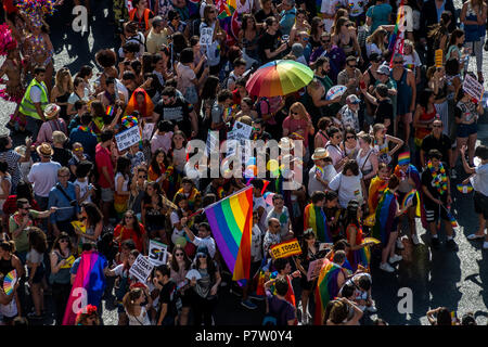 Madrid, Spanien. 7. Juli 2018. Nachtschwärmer beteiligen Sie sich an der Gay Pride Parade in Madrid, Spanien 2018. Credit: Marcos del Mazo/Alamy leben Nachrichten Stockfoto