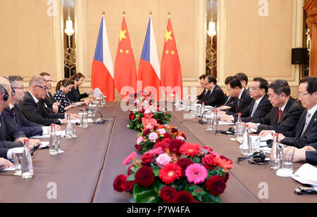 Sofia, Bulgarien. 7. Juli 2018. Chinesische Ministerpräsident Li Keqiang erfüllt mit seinem tschechischen Amtskollegen Andrej Babis in Sofia, Bulgarien, 7. Juli 2018. Credit: Ding Haitao/Xinhua/Alamy leben Nachrichten Stockfoto