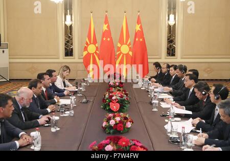 Sofia, Bulgarien. 7. Juli 2018. Chinesische Ministerpräsident Li Keqiang erfüllt mit seinem Mazedonischen Amtskollegen Zoran Zaev in Sofia, Bulgarien, 7. Juli 2018. Credit: Liu Weibing/Xinhua/Alamy leben Nachrichten Stockfoto