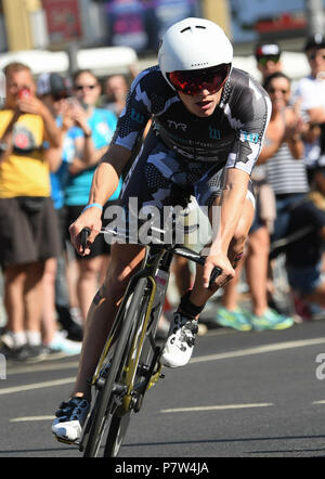 Frankfurt am Main, Deutschland. 08 Juli, 2018. Vom 8. Juli 2018, Frankfurt/Main, Deutschland: Josh Amberger aus Australien, sein Fahrrad in der zweiten Runde während des Ironman Europameisterschaft. Foto: Arne Dedert/dpa Quelle: dpa Picture alliance/Alamy leben Nachrichten Stockfoto