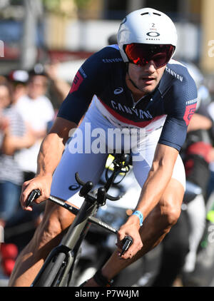 Frankfurt am Main, Deutschland. 08 Juli, 2018. Vom 8. Juli 2018, Frankfurt/Main, Deutschland: Jan Frodeno aus Deutschland, sein Fahrrad in der zweiten Runde während des Ironman Europameisterschaft. Foto: Arne Dedert/dpa Quelle: dpa Picture alliance/Alamy leben Nachrichten Stockfoto