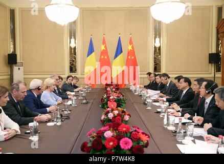 Sofia, Bulgarien. 7. Juli 2018. Chinesische Ministerpräsident Li Keqiang trifft sich mit dem rumänischen Premierminister Viorica Dancila in Sofia, Bulgarien, 7. Juli 2018. Credit: Liu Weibing/Xinhua/Alamy leben Nachrichten Stockfoto