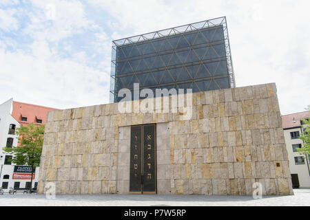 Deutschland, München. 2. Juli 2018. Außenansicht der Synagoge "Ohel Jakob" im Jüdischen Zentrum München bei St. Jakob's Plaza. Das Jüdische Zentrum München ist das Gemeindezentrum der Jüdischen religiösen Gemeinschaft von München und Oberbayern. Credit: Matthias Balk/dpa/Alamy leben Nachrichten Stockfoto