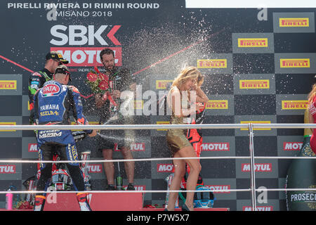 Misano, Italien. 08 Juli, 2018. Juli 8, 2018-01, Jonathan Rea, GBR, Kawasaki ZX-10RR, Kawasaki Racing Team WorldSBK, 60, Michael van der Mark, NED, Yamaha YZF R 1, Pata Yamaha offizielle WorldSBK Team, 33, Marco Melandri, ITA, Ducati Panigale R, Aruba.it Racing - Ducati, Aktion während der WorldSBK Rennen 2 des Pirelli Riviera di Rimini, die am 8. Juli 2018 in Misano World Circuit Marco Simoncelli'', Italien Quelle: Dario Dominin/AFP 7/ZUMA Draht/Alamy Live News Credit: ZUMA Press, Inc./Alamy leben Nachrichten Stockfoto