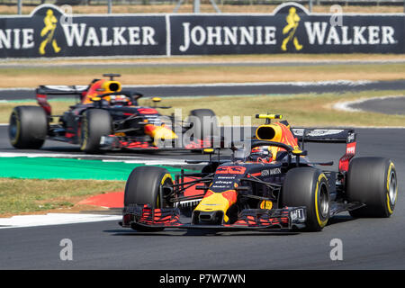 Silverstone Circuit, Silverstone, Großbritannien. 8. Juli 2018. Britische Formel 1 Grand Prix, Race Day; Max Verstappen in seinem Aston Martin Red Bull Racing Red Bull Racing TAG Heuer RB14 vor Teamkollege Daniel Ricciardo Credit: Aktion plus Sport/Alamy leben Nachrichten Stockfoto