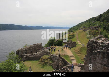 Drumnadrochit, UK. 26 Juni, 2018. Loch Ness, süd-westlich von Inverness, die den vermeintlichen Lebensraum der Monster 'Nessie'. Credit: Silvia Kusidlo/dpa/Alamy leben Nachrichten Stockfoto