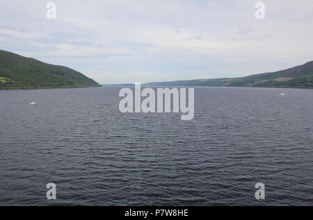 Drumnadrochit, UK. 26 Juni, 2018. Loch Ness, süd-westlich von Inverness, die den vermeintlichen Lebensraum der Monster 'Nessie'. Credit: Silvia Kusidlo/dpa/Alamy leben Nachrichten Stockfoto