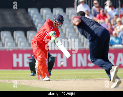 Emirate Old Trafford, Manchester, UK. 8. Juli 2018. Vitalität Blast T20 Cricket, Lancashire Blitz versus Northamptonshire Steelbacks; Seekkuge Prasanna Northamptonshire Steelbacks Schalen aus der James Anderson Ende Quelle: Aktion plus Sport/Alamy leben Nachrichten Stockfoto