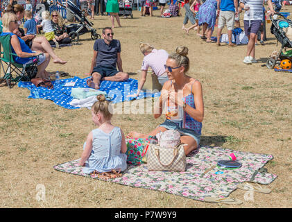 Cheshire, Großbritannien. 08. Juli 2018 Stockton Heide Festival in Cheshire, England, UK, hielt ihren Elften fete Veranstaltungen auf dem Feld, wo Hunderte von Menschen trotzten der Hitzewelle und vergnügten sich Credit: John Hopkins/Alamy leben Nachrichten Stockfoto