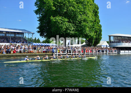 Henley-on-Thames, UK. 8. Juli 2018. Am Henley Royal Regatta St. Paul's School beat Eton College. Die Crew der Barriere notieren entsprach, schlugen ihre eigenen Fawley aufnehmen und dann zerstört den Streckenrekord um 11 Sekunden in einer Zeit von 6.06 Minuten zu gewinnen. Kredit Wendy Johnson/Alamy leben Nachrichten Stockfoto