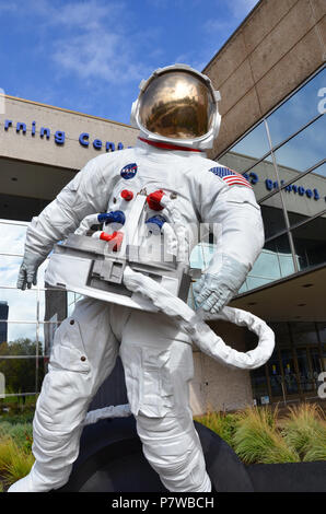 GRAND RAPIDS, MI/USA - Oktober 15, 2017: Die DeVos Learning Center, hier gezeigt, wird der Gerald R. Ford Presidential Museum angeschlossen. Stockfoto
