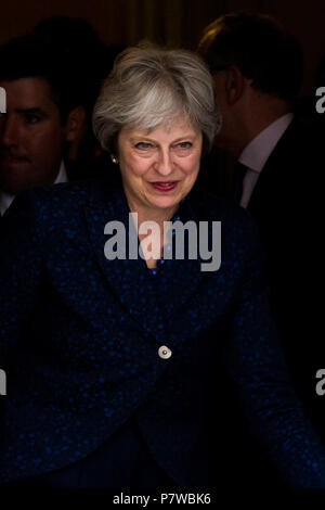 PM Theresa May fährt Downing Street, London, UK Mit: PM Theresa May Wo: London, England, Großbritannien Wann: 06 Jun 2018 Credit: Wheatley/WANN Stockfoto