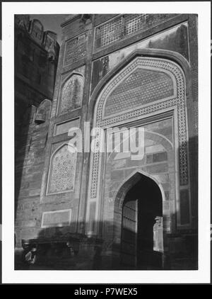 Britisch-Indien, Agra: Rotes Fort; Eingangstor. Von 1939 bis 1940 68 CH-NB-Britisch-Indien, Agra: Rotes Fort - Annemarie Schwarzenbach - SLA-Schwarzenbach-A -5-22-108 Stockfoto