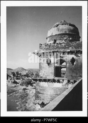 Britisch-Indien, Mandu (Mandav): Palast; Blick von einem Pavillon in Ruinen. Von 1939 bis 1940 68 CH-NB-Britisch-Indien, Mandu (Mandav) - Palast - Annemarie Schwarzenbach - SLA-Schwarzenbach-A -5-23-083 Stockfoto