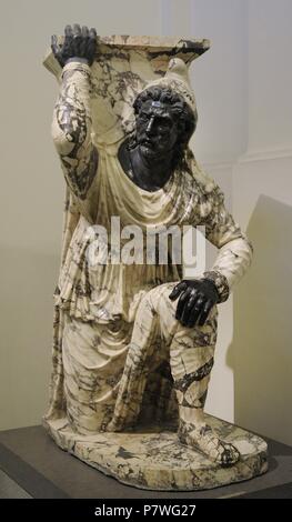 Kniende Barbaren aus dem Palatin. Paonazzetto Marmor und Nero-Antico, Naples. Frühen 1. Jahrhundert n. Chr. Nationales Archäologisches Museum. Neapel. Italien.. Nationales Archäologisches Museum. Neapel. Italien. Stockfoto