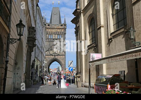 Altstädter Brückenturm aus Karlova, Staré Město (Altstadt), Prag, Tschechien (Tschechische Republik), Europa Stockfoto