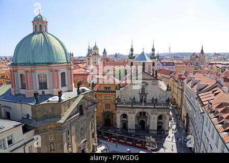 Kirche des Hl. Franziskus und die Kirche der Heiligen Erlöser, Ritter des Kreuzes Square, Staré Město (Altstadt), Prag, Tschechien (Tschechische Republik), Europa Stockfoto