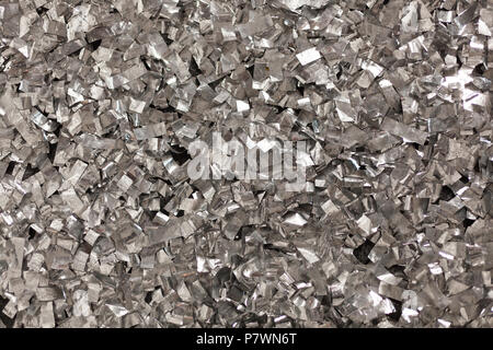 Full Frame nehmen Sie ein Blatt zerknüllt silberne Aluminiumfolie Hintergrund Stockfoto