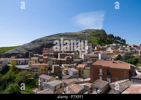 Troina ist eine Stadt, die ehemalige Bischofsstadt, Gemeinde (Gemeinde) und Latein der römisch-katholischen Kirche in der Provinz Ragusa, Sizilien, Italien. Es befindet sich im Verzeichnis Stockfoto