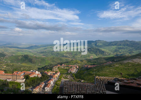 Troina ist eine Stadt, die ehemalige Bischofsstadt, Gemeinde (Gemeinde) und Latein der römisch-katholischen Kirche in der Provinz Ragusa, Sizilien, Italien. Es befindet sich im Verzeichnis Stockfoto