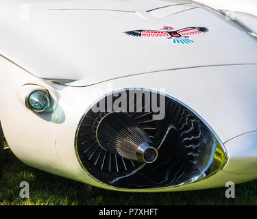 GROSSE POINTE SHORES, MI/USA - 17. JUNI 2018: Nahaufnahme einer 1956 Pontiac Firebird II XP-43 Concept Car Ansaugung EyesOn Design zeigen. Stockfoto