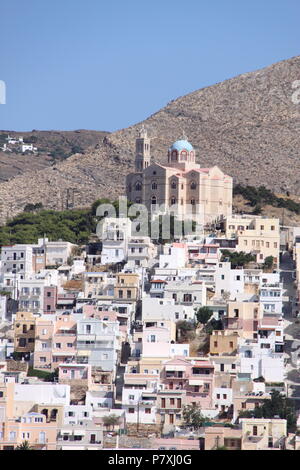 Ansicht vom Meer von Ano Syros und Emoupolis Bezirke von Syros Island, südliche Ägäis, Griechenland, PETER GRANT Stockfoto