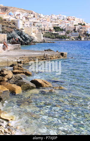 Ansicht vom Meer von Ano Syros und Emoupolis Bezirke von Syros Island, südliche Ägäis, Griechenland, PETER GRANT Stockfoto