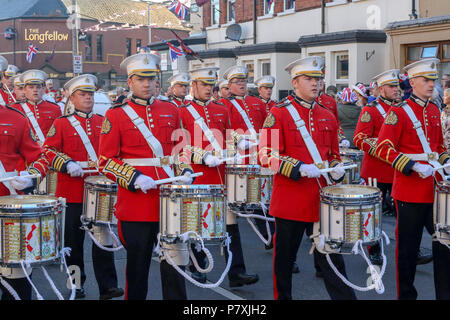 01. Juli 2016 - Orange um Parade in Belfast, die Kennzeichnung der Jahrestag der Schlacht an der Somme. Dies ist die Ballymacarrett und Nr. 6 Bezirk Parade in Ost Belfast. Jedes Jahr in Nordirland die Orange Um eine Reihe von Paraden und Gottesdienste halten der Jahrestag der Schlacht an der Somme seine immensen Auswirkungen gegeben, dann auf die Provinz - Lodges und Bands Parade von großen Menschenmengen jedes Jahr beobachtet. Stockfoto