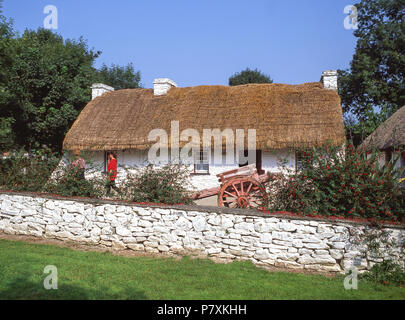 Traditionelle Croft Cottage, Bunratty Folk Park, Clifden, County Clare, Provinz Munster, Republik von Irland Stockfoto