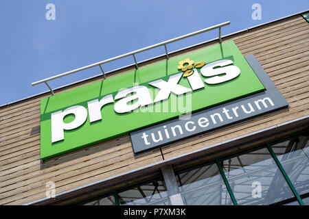 Praxis Garten Center zu speichern. Praxis ist eine der führenden DIY Marken in den Niederlanden und hat insgesamt 146 Stores und ist Teil der Maxeda DIY-Gruppe Stockfoto