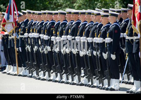 Polnische Marine Ehrengarde Einheit während der Feier des 100. Jahrestages der polnischen Marine in Gdynia, Polen. 24. Juni 2018 © wojciech Strozyk/Alamy Stockfoto