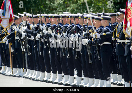 Polnische Marine Ehrengarde Einheit während der Feier des 100. Jahrestages der polnischen Marine in Gdynia, Polen. 24. Juni 2018 © wojciech Strozyk/Alamy Stockfoto