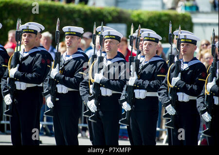 Polnische Marine Ehrengarde Einheit während der Feier des 100. Jahrestages der polnischen Marine in Gdynia, Polen. 24. Juni 2018 © wojciech Strozyk/Alamy Stockfoto