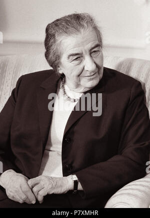 Der israelische Premierminister Golda Meir Treffen im Oval Office des Weißen Hauses mit Präsident Nixon am 1. März 1973. Stockfoto