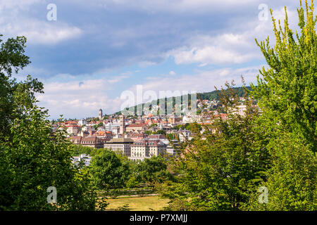 Blick auf die Liebfrauenkirche katholische Kirche vom Lindenhof in Zürich, Schweiz Stockfoto