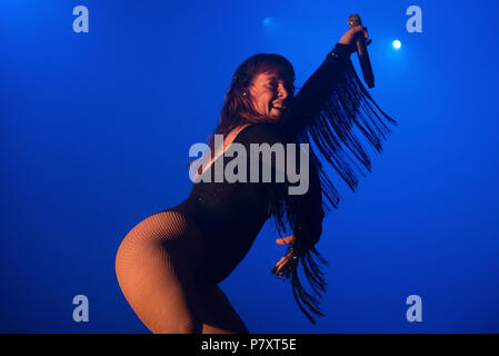 BARCELONA - 31. Mai: Sylvan Esso (Band) führen Sie im Konzert an Primavera Sound Festival am 31. Mai in Barcelona, Spanien 2018. Stockfoto