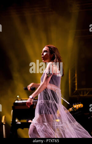 BARCELONA - 31. Mai: Chvrches (electropop Band) im Konzert an Primavera Sound Festivals durchführen am 31. Mai 2018 in Barcelona, Spanien. Stockfoto